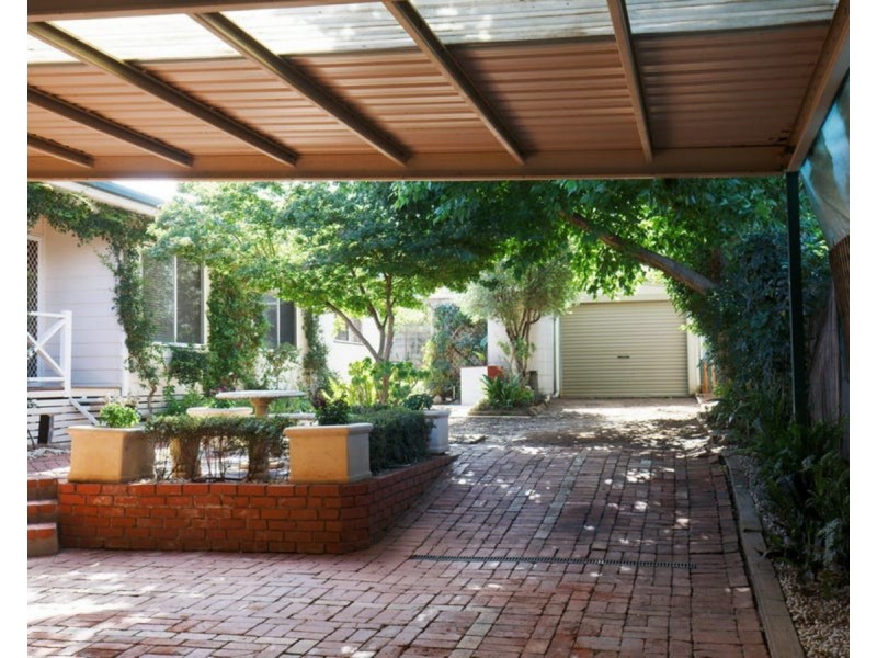 212 Lake Albert Road, Kooringal NSW 2650