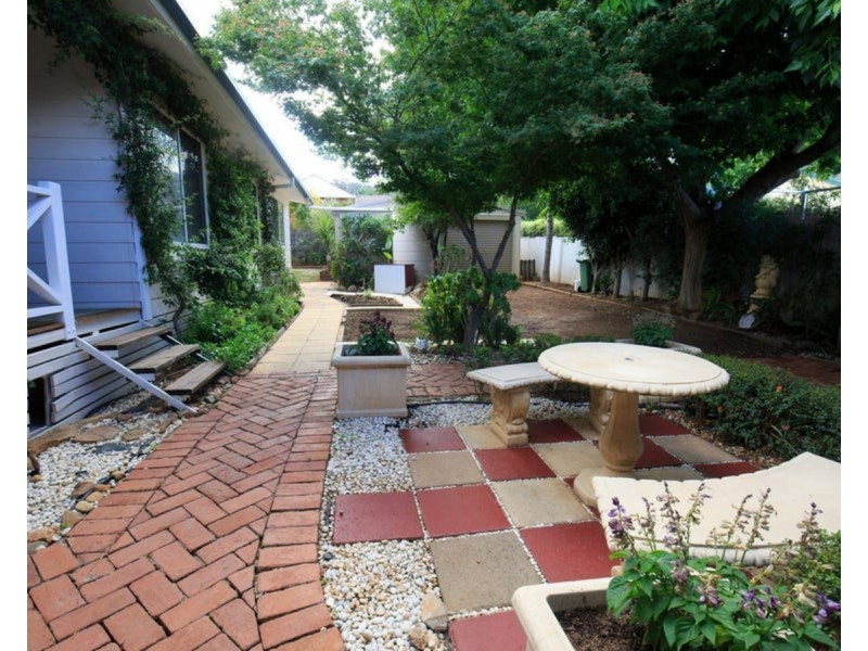 212 Lake Albert Road, Kooringal NSW 2650