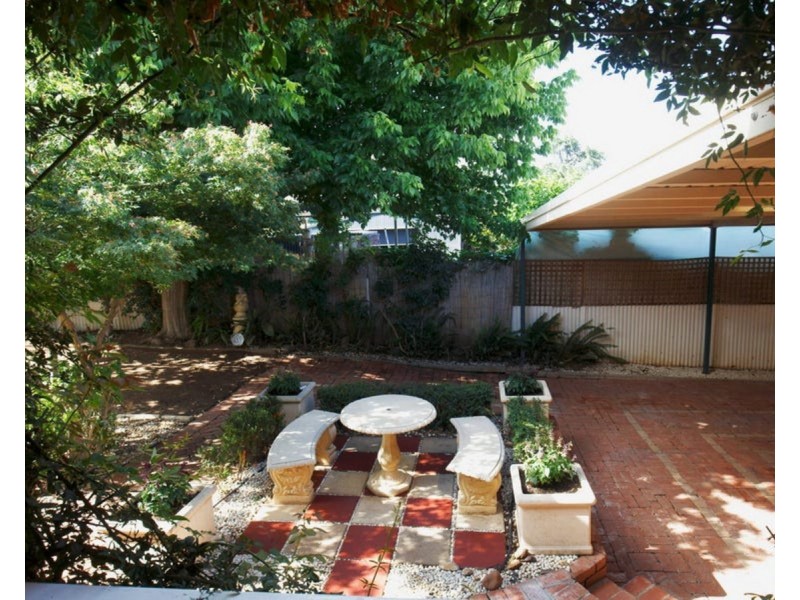 212 Lake Albert Road, Kooringal NSW 2650