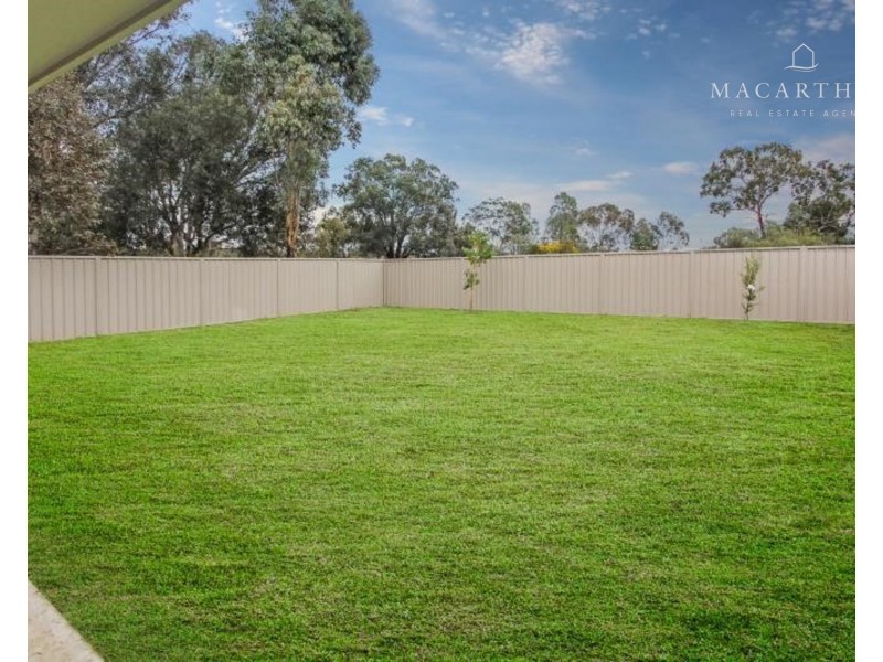 23 Strickland Drive, Boorooma NSW 2650