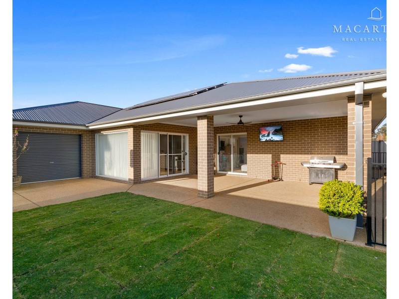 19 Wiveon Street, Gobbagombalin NSW 2650