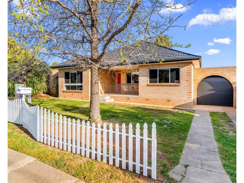 2 Doyle Avenue, Mount Austin NSW 2650