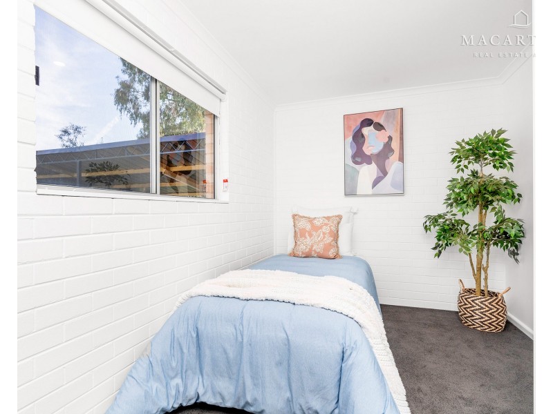 2 Doyle Avenue, Mount Austin NSW 2650