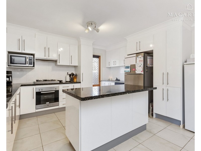 11 Canola Place, Estella NSW 2650