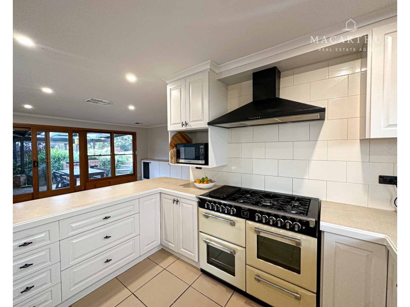 34 Churchill Avenue, Wagga Wagga NSW 2650