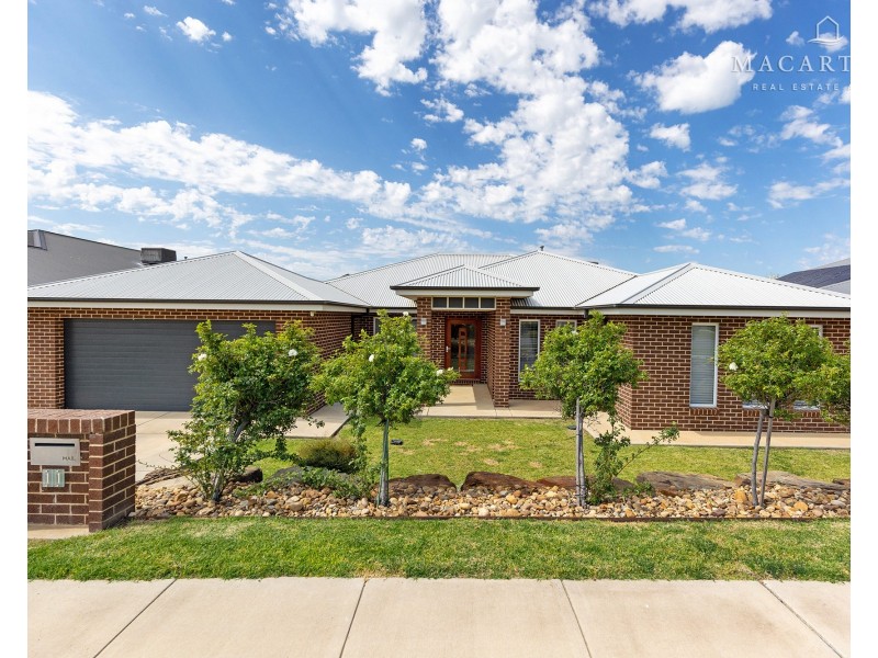 11 Whitten Avenue, Boorooma NSW 2650