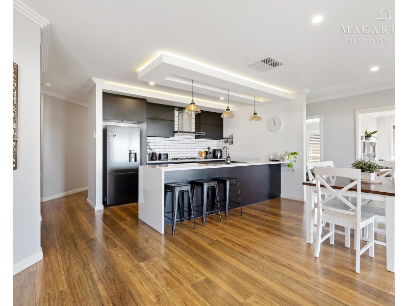 11 Whitten Avenue, Boorooma NSW 2650
