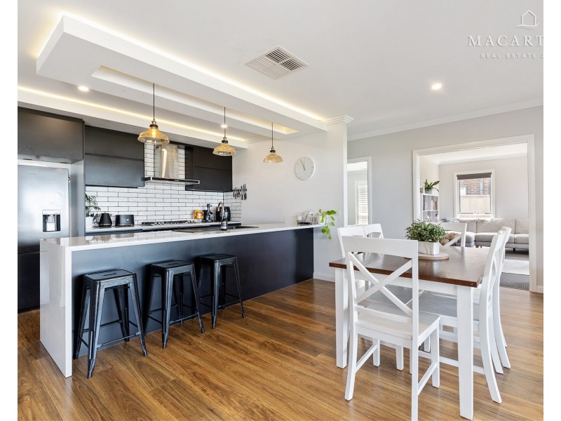 11 Whitten Avenue, Boorooma NSW 2650