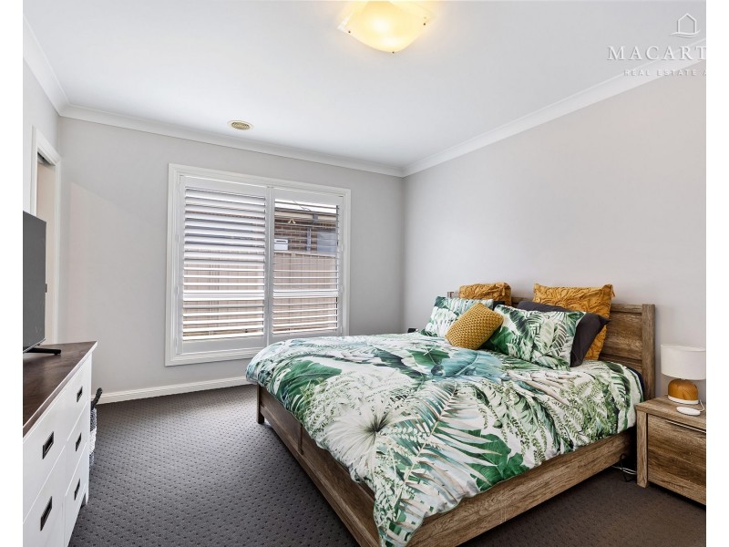 11 Whitten Avenue, Boorooma NSW 2650