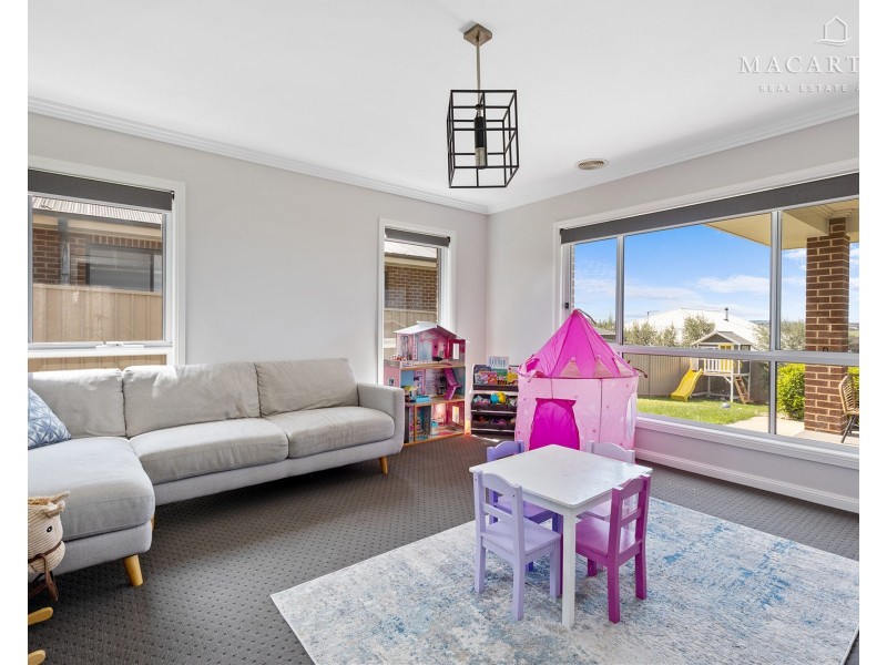 11 Whitten Avenue, Boorooma NSW 2650