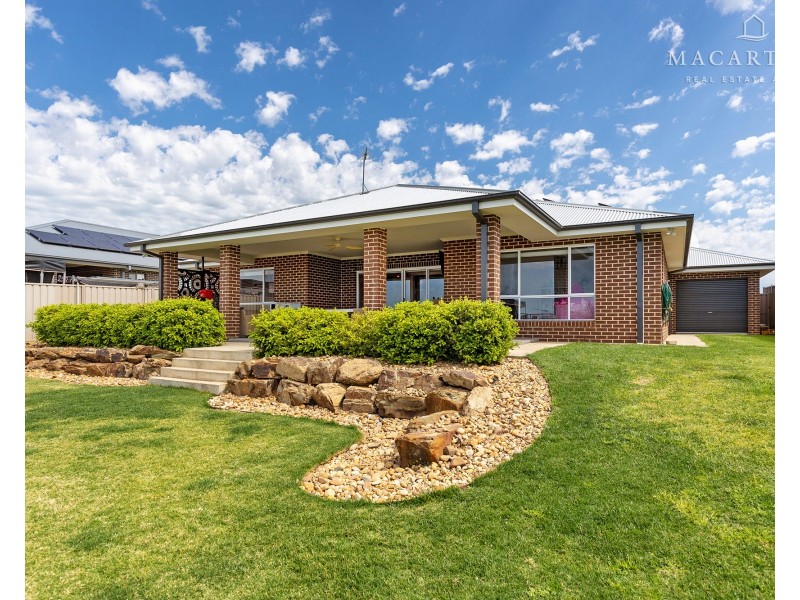 11 Whitten Avenue, Boorooma NSW 2650