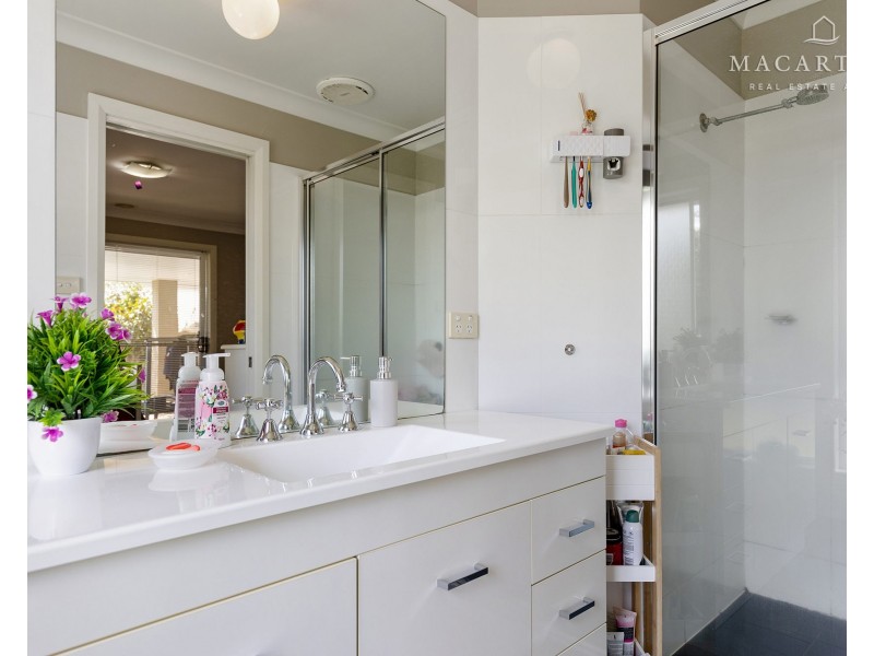 16 Bindari Avenue, Glenfield Park NSW 2650