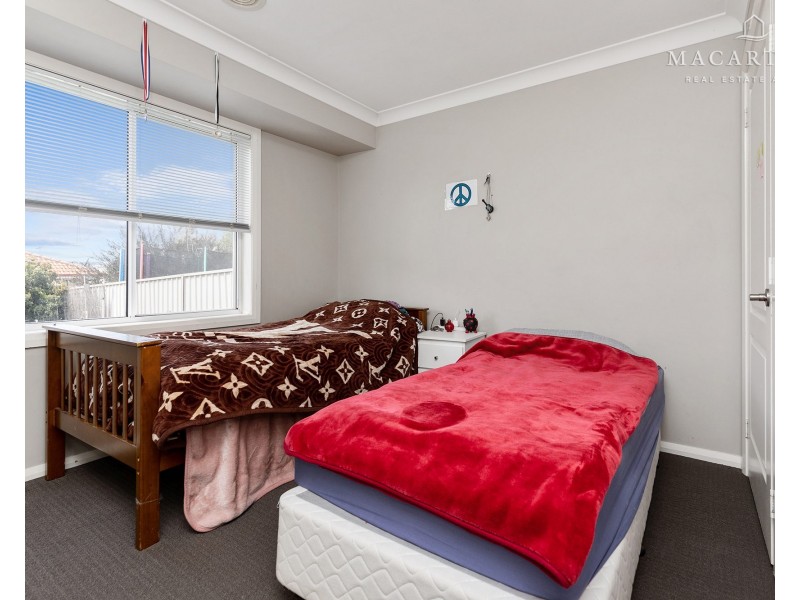 16 Bindari Avenue, Glenfield Park NSW 2650