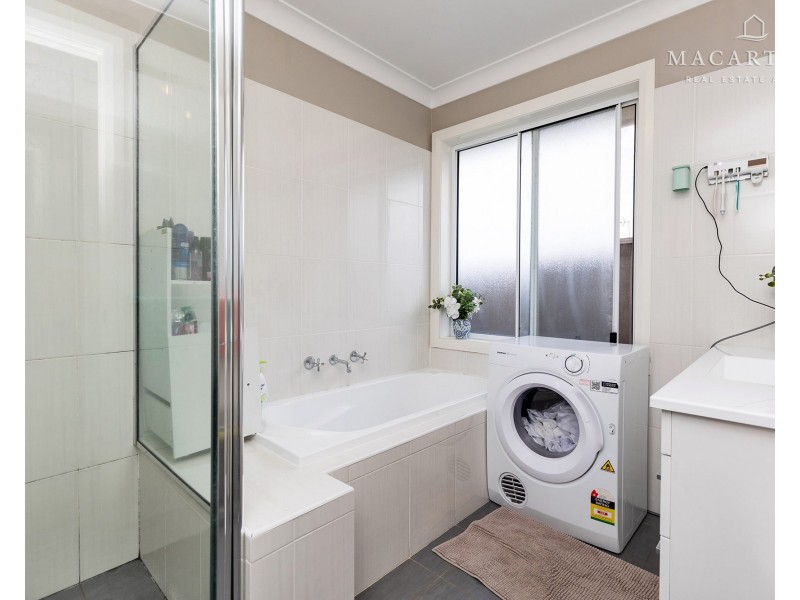 16 Bindari Avenue, Glenfield Park NSW 2650