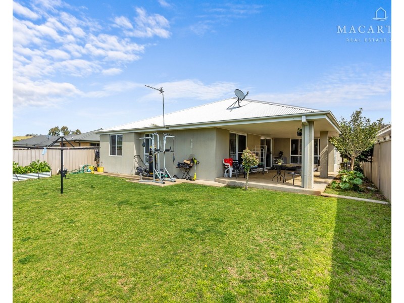 16 Bindari Avenue, Glenfield Park NSW 2650