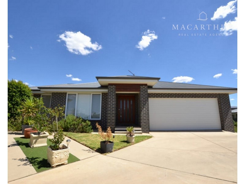 3/15 Murndal Place, Bourkelands NSW 2650