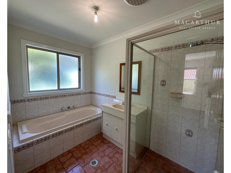 4 Clipper Way, Estella NSW 2650