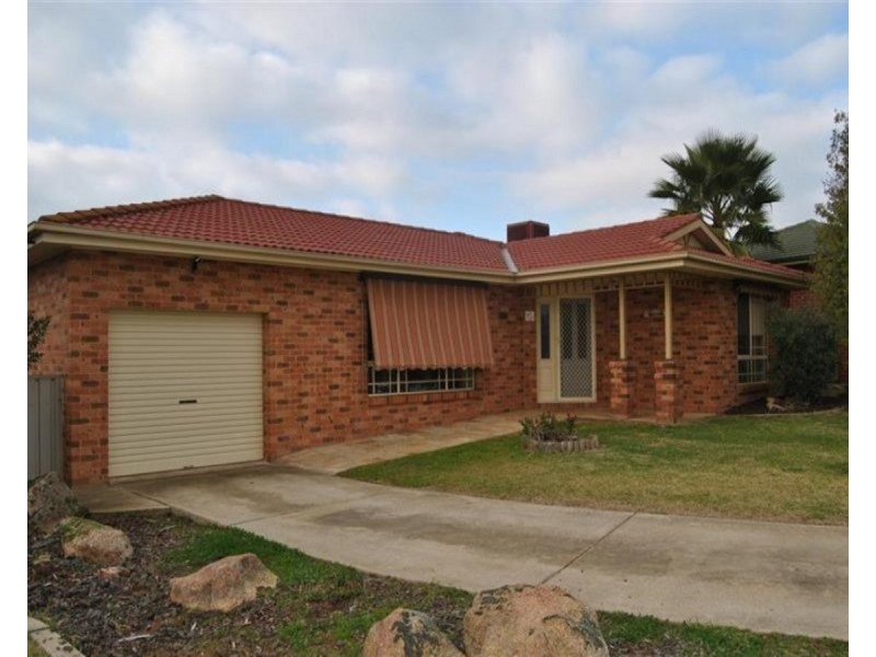 6 Titanga Place, Bourkelands NSW 2650