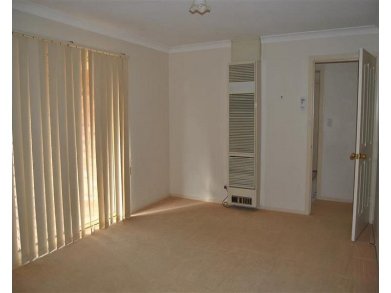 6 Titanga Place, Bourkelands NSW 2650