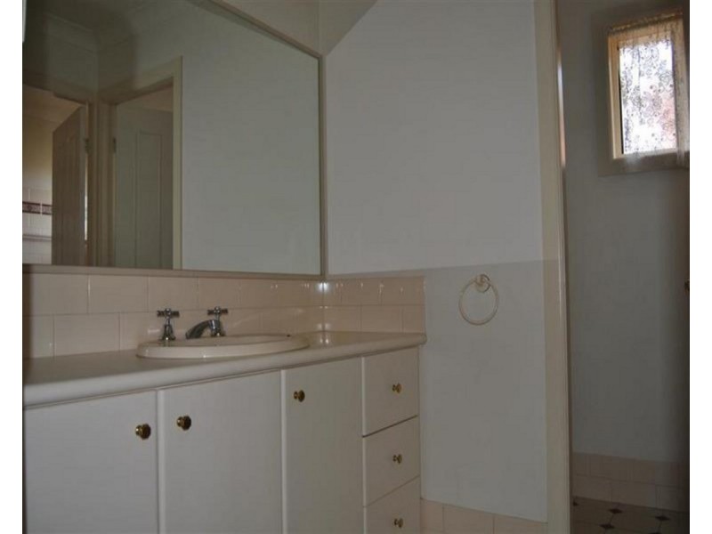 6 Titanga Place, Bourkelands NSW 2650