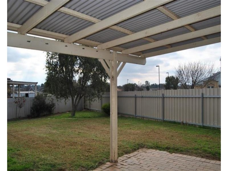 6 Titanga Place, Bourkelands NSW 2650