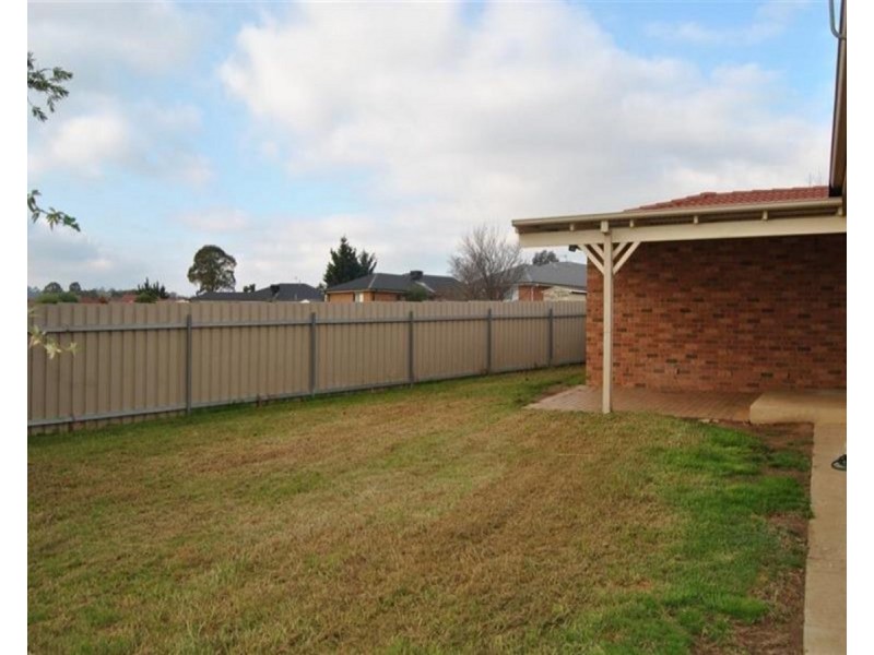 6 Titanga Place, Bourkelands NSW 2650