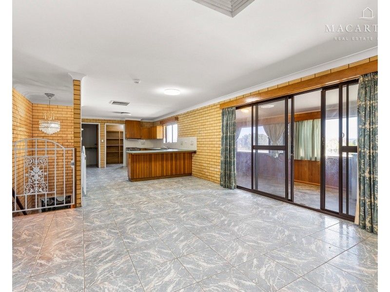 4 Canna Street, Kooringal NSW 2650