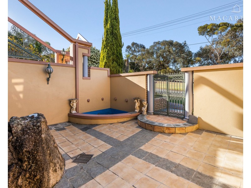 4 Canna Street, Kooringal NSW 2650