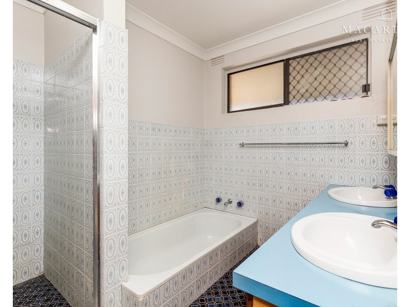 4 Canna Street, Kooringal NSW 2650