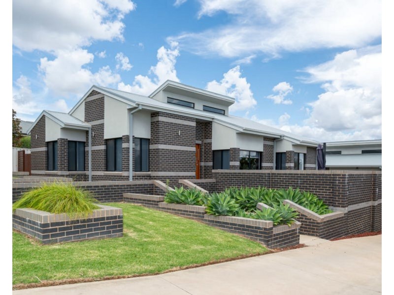 8A Balala Crescent, Bourkelands NSW 2650