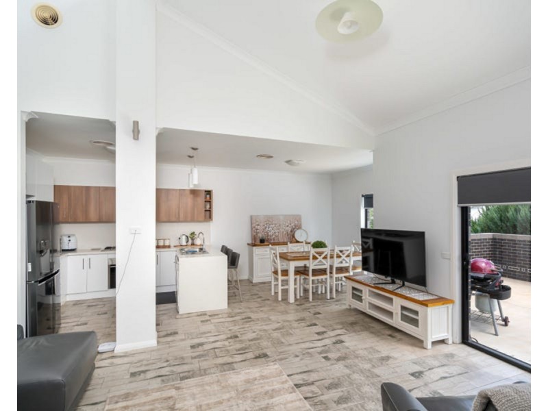 8A Balala Crescent, Bourkelands NSW 2650