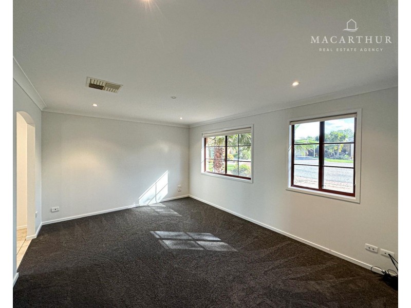 33 Girraween Mews, Glenfield Park NSW 2650