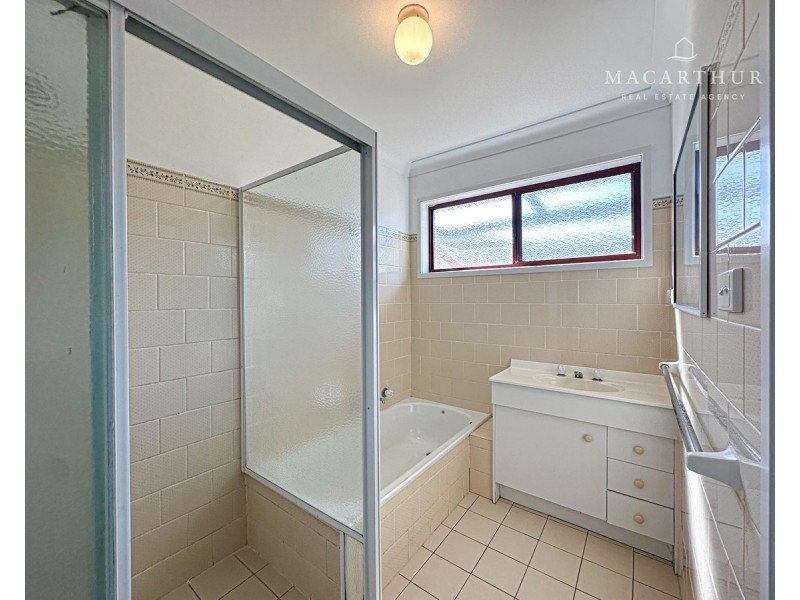 33 Girraween Mews, Glenfield Park NSW 2650