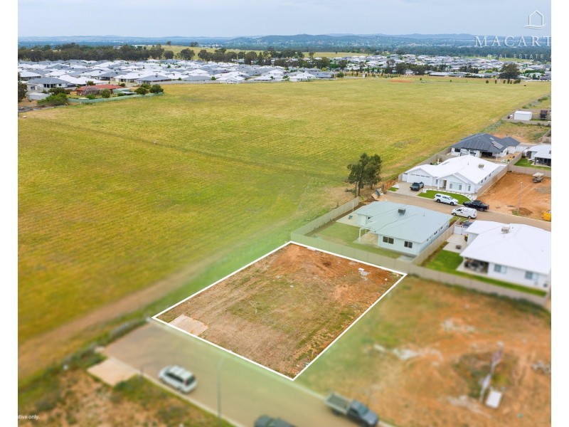 10 Denny Crescent, Gobbagombalin NSW 2650