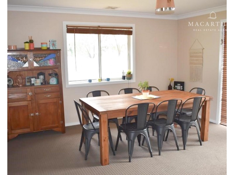 7 Cooba Place, Estella NSW 2650