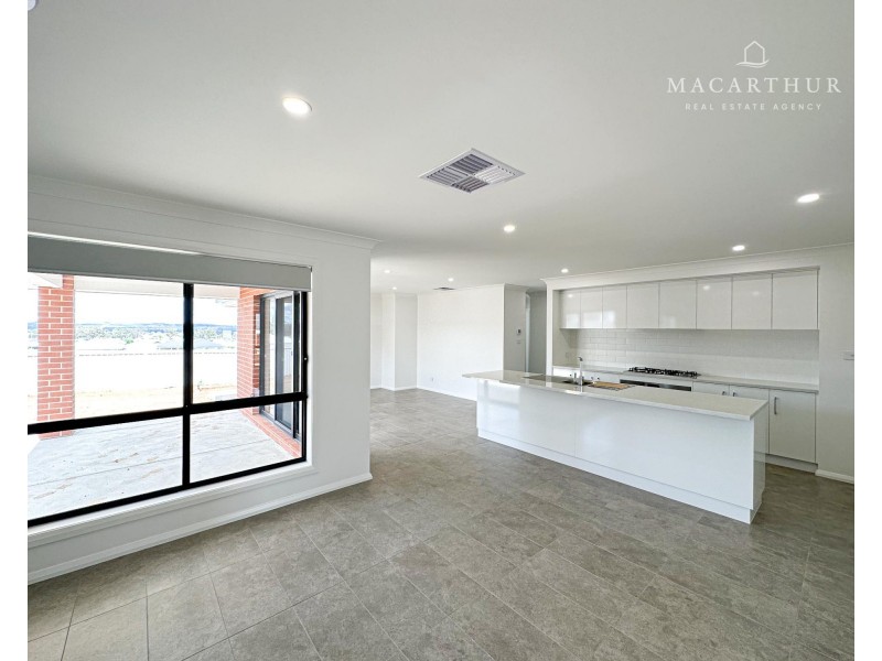 141 Valencia Drive, Gobbagombalin NSW 2650