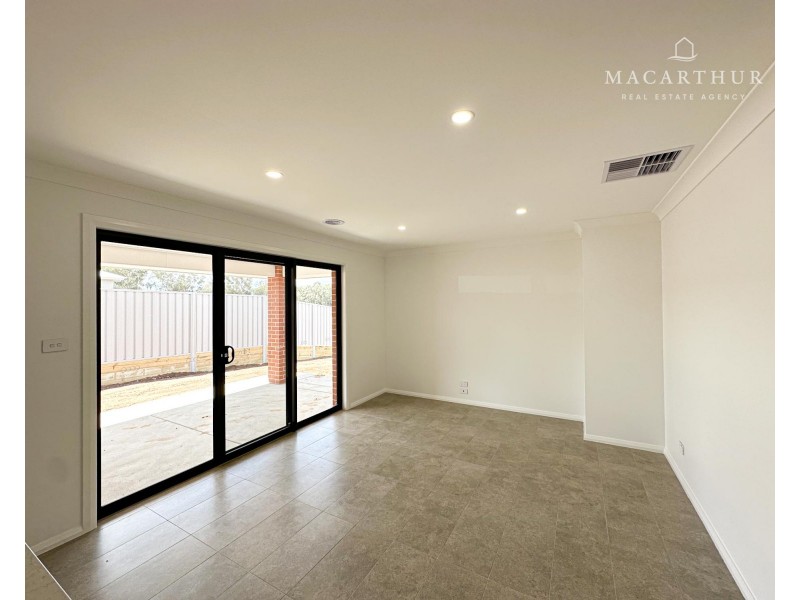141 Valencia Drive, Gobbagombalin NSW 2650