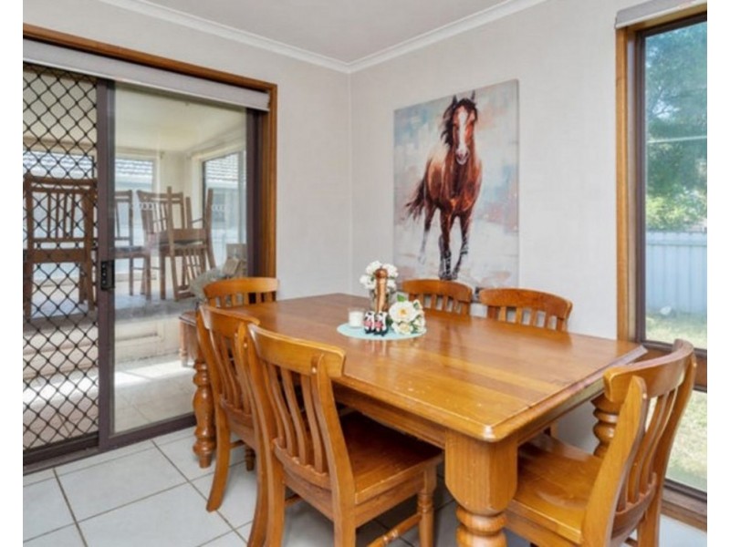 6 Gregory Crescent, Lake Albert NSW 2650
