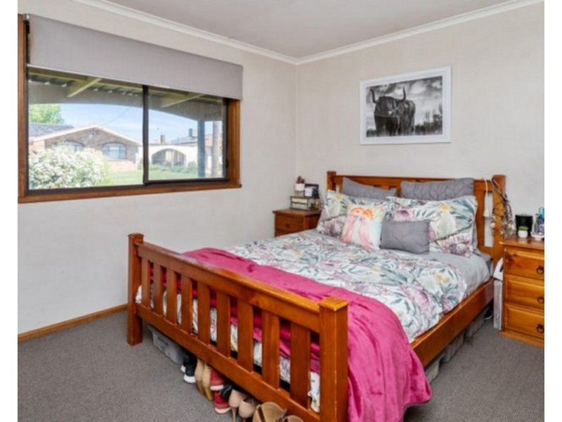 6 Gregory Crescent, Lake Albert NSW 2650