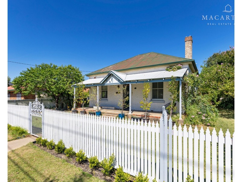 98 Crampton Street, Wagga Wagga NSW 2650