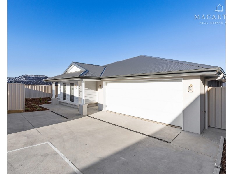 2/246 Muttama Parade, Gobbagombalin NSW 2650