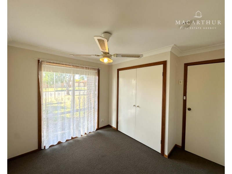 81 Dalman Parkway, Glenfield Park NSW 2650