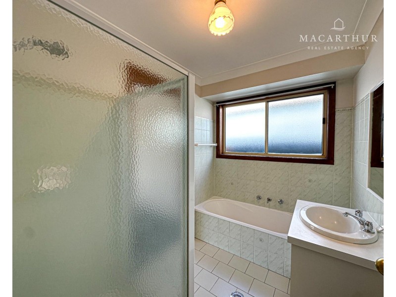 81 Dalman Parkway, Glenfield Park NSW 2650