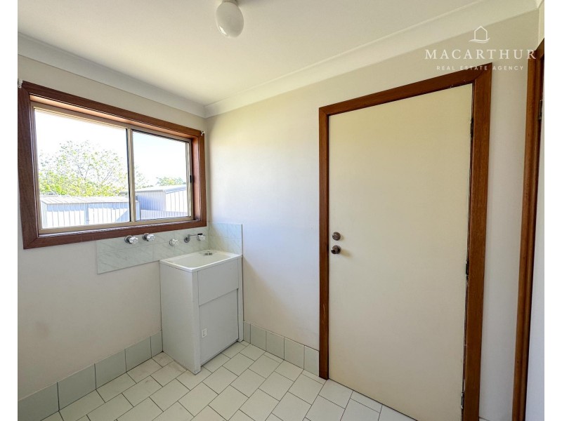 81 Dalman Parkway, Glenfield Park NSW 2650
