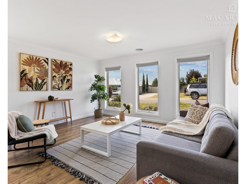 4 Zara Street, Gobbagombalin NSW 2650
