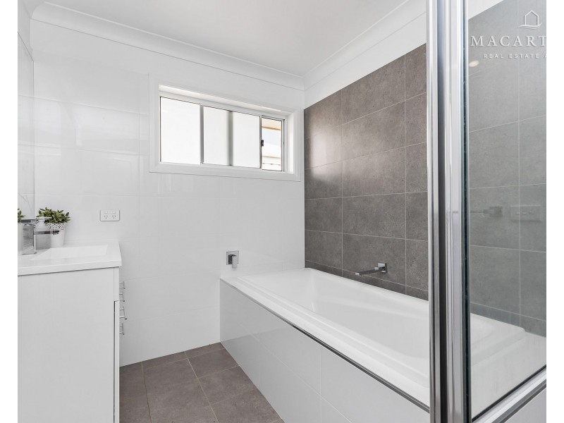 4 Zara Street, Gobbagombalin NSW 2650