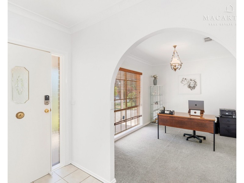 15 Overdale Drive, Bourkelands NSW 2650