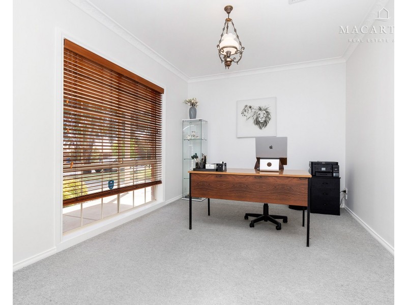 15 Overdale Drive, Bourkelands NSW 2650