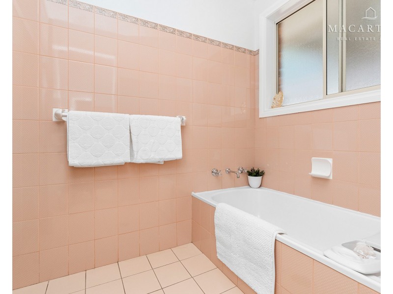 15 Overdale Drive, Bourkelands NSW 2650