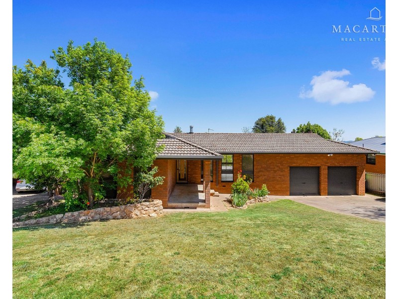 8 Amsterdam Crescent, Tolland NSW 2650